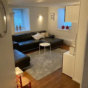 Kjellerleilighet - Naert Haukeland Sykehus. Apartamento